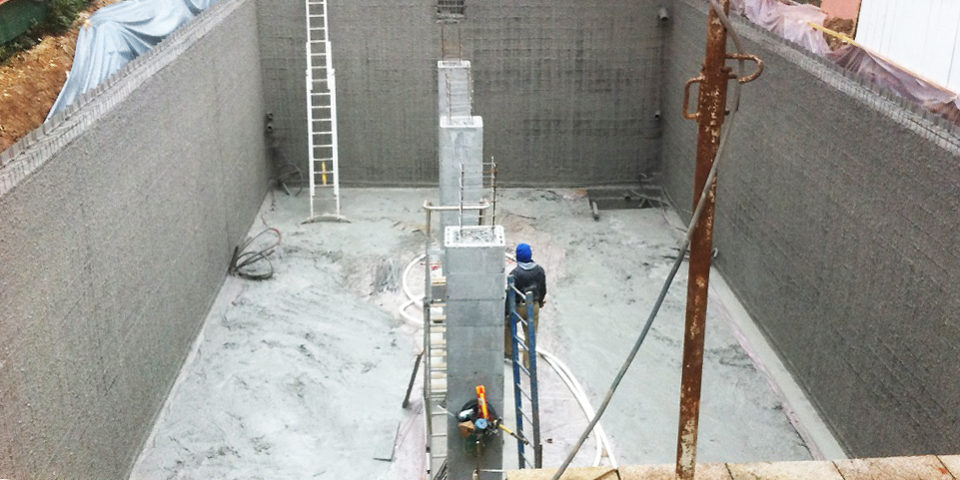 Fin du coulage, 50m3 coulés en 5 heures. Exploit coffrages à Giens camping réalisation d'un local et mur pouvant soutenir un camion