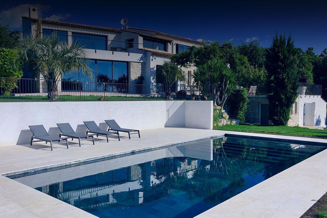 Piscines en béton armé haut de gamme sur mesure fabrication française