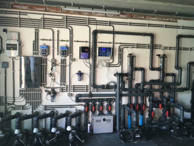 Filtration de piscine miroir avec nage à contre courant Filtration de piscine miroir
