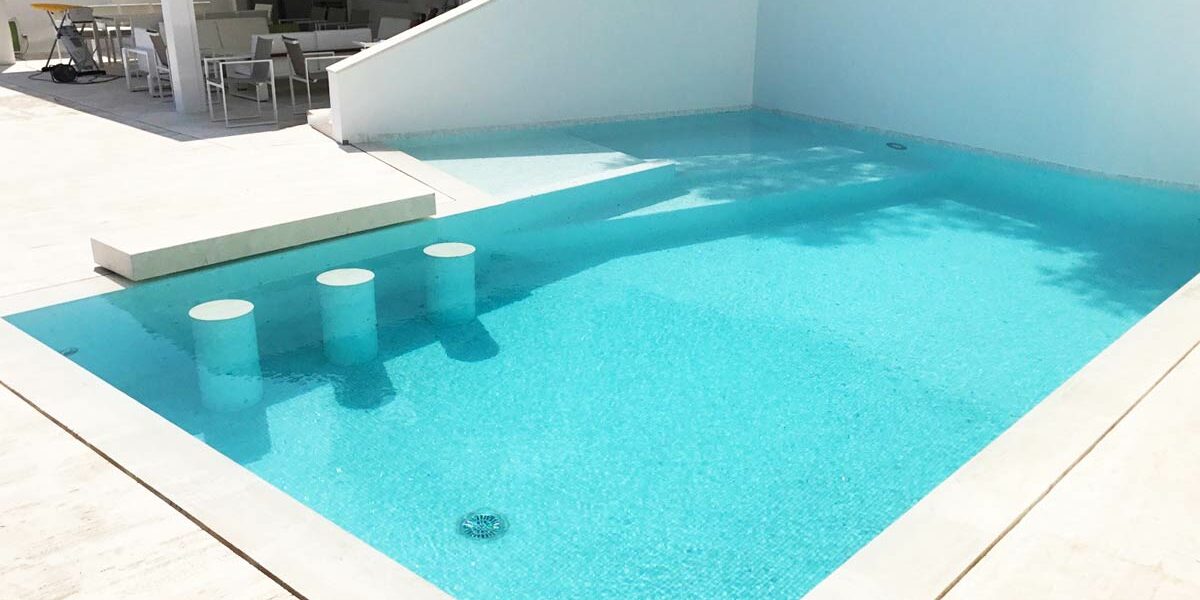 Construction de piscine vers Nice bassin miroir et mur de soutènement de 4 mètres de haut, concept leaderpool