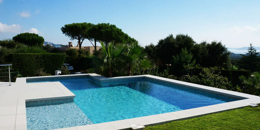 Piscine design et moderne en béton armé