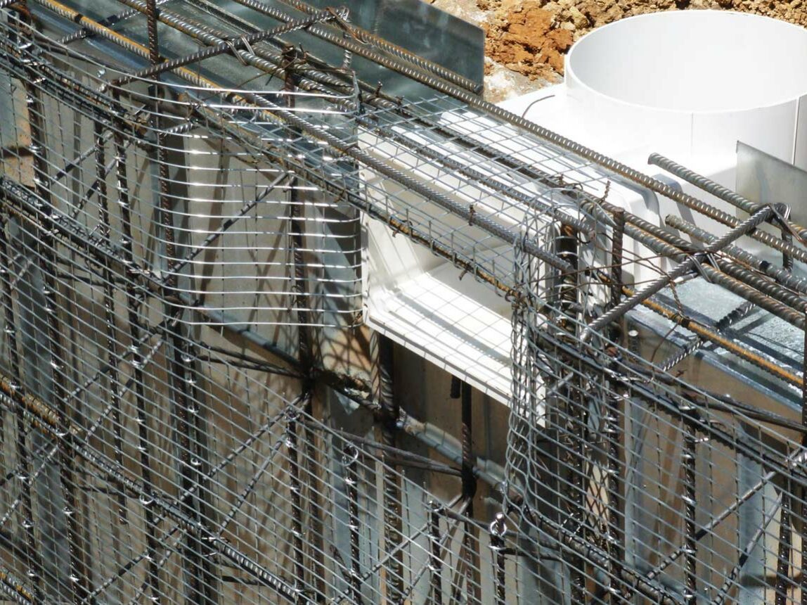 Ferraillage du skimmer de la piscine en béton, concept leaderpool