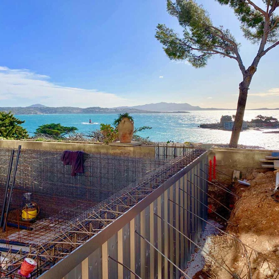 Piscine à débordement et bac volet construction vers Bandol