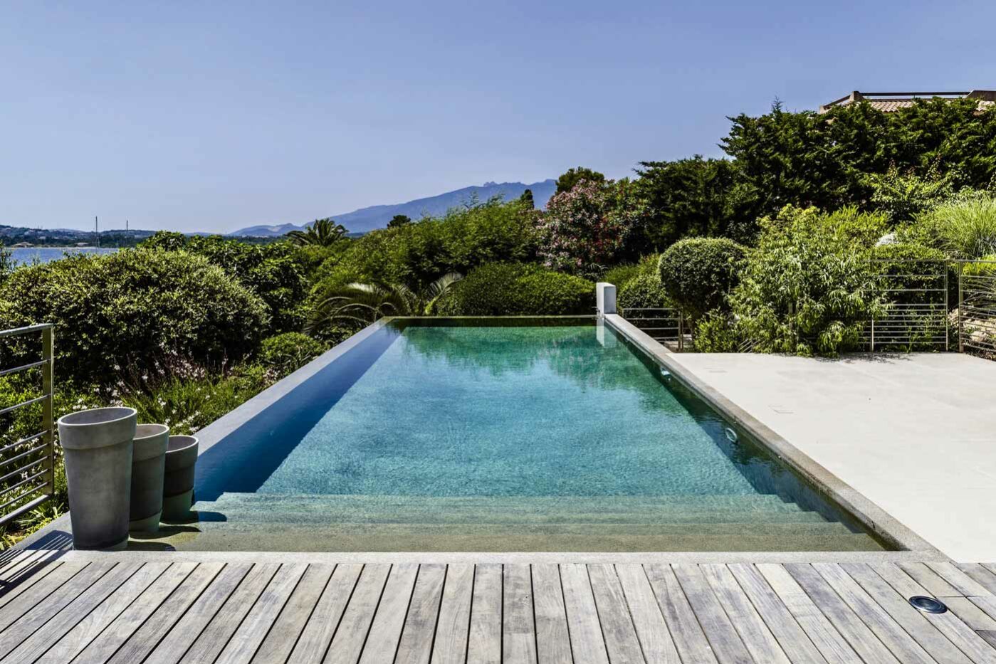 Piscine en béton armé type ancien