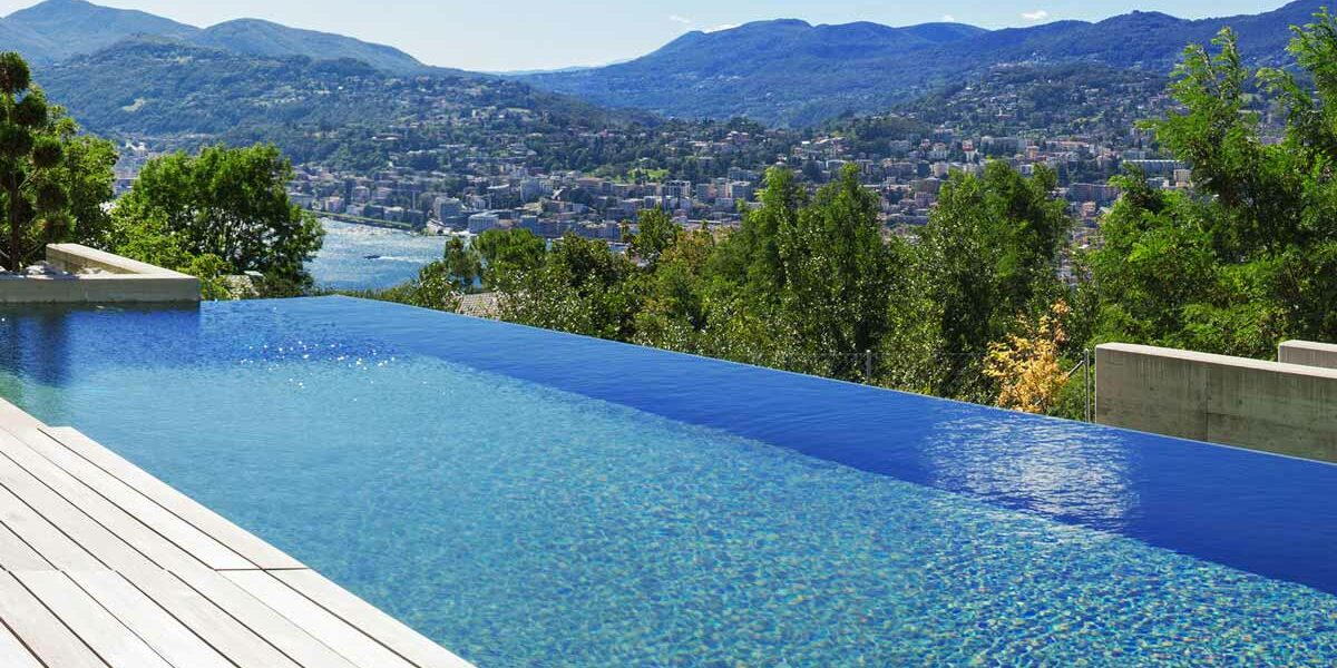 Piscine haut de gamme à débordement piscine contemporaine haut de gamme à débordement