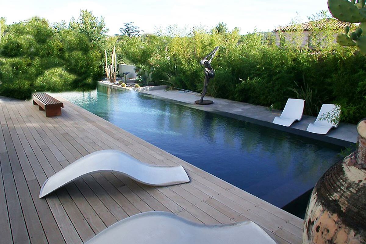 Couloir de nage avec deux débordements sur la largeur