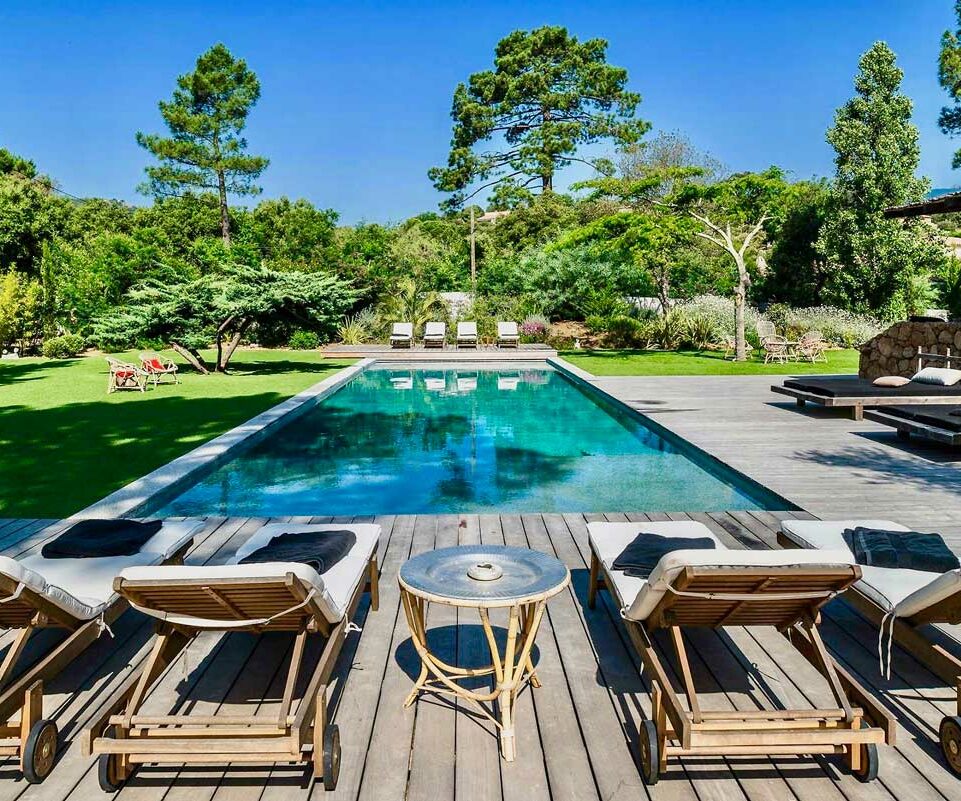 Piscine contemporaine, piscines haut de gamme bois