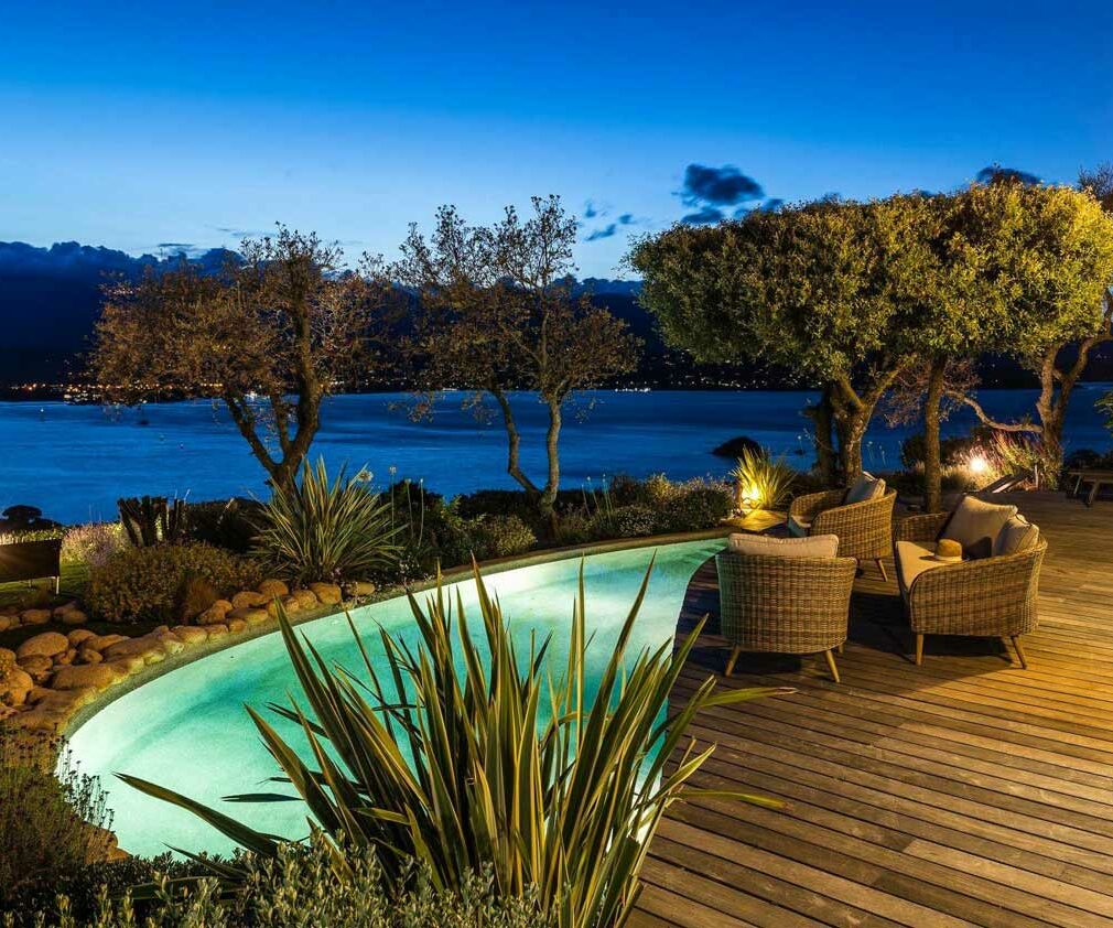 piscine de luxe en béton