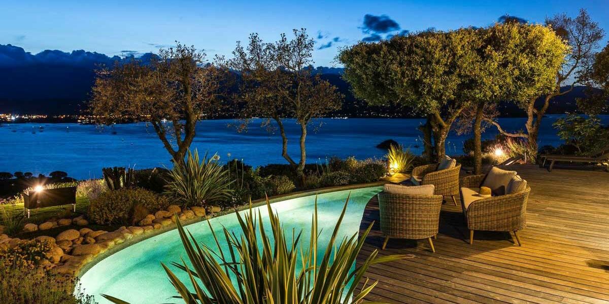 piscine de luxe en béton