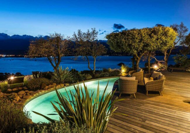 Piscine vert turquoise 2A paysage et bois piscine de luxe en béton