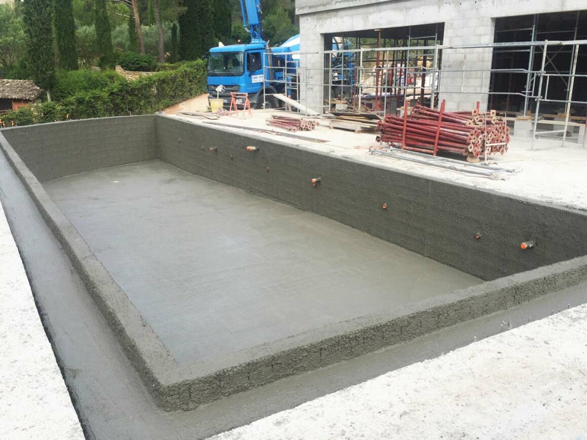 Construction piscine miroir coulée en une seule opération