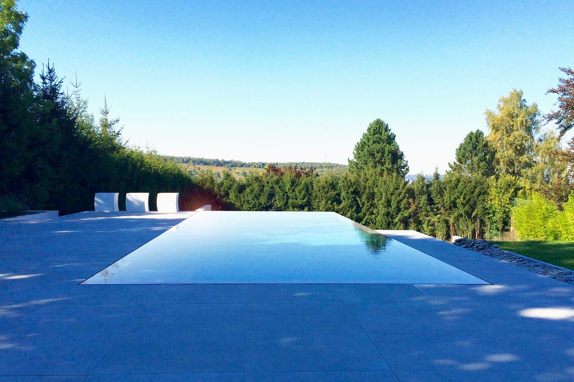 Piscine en béton ultra design en Belgique