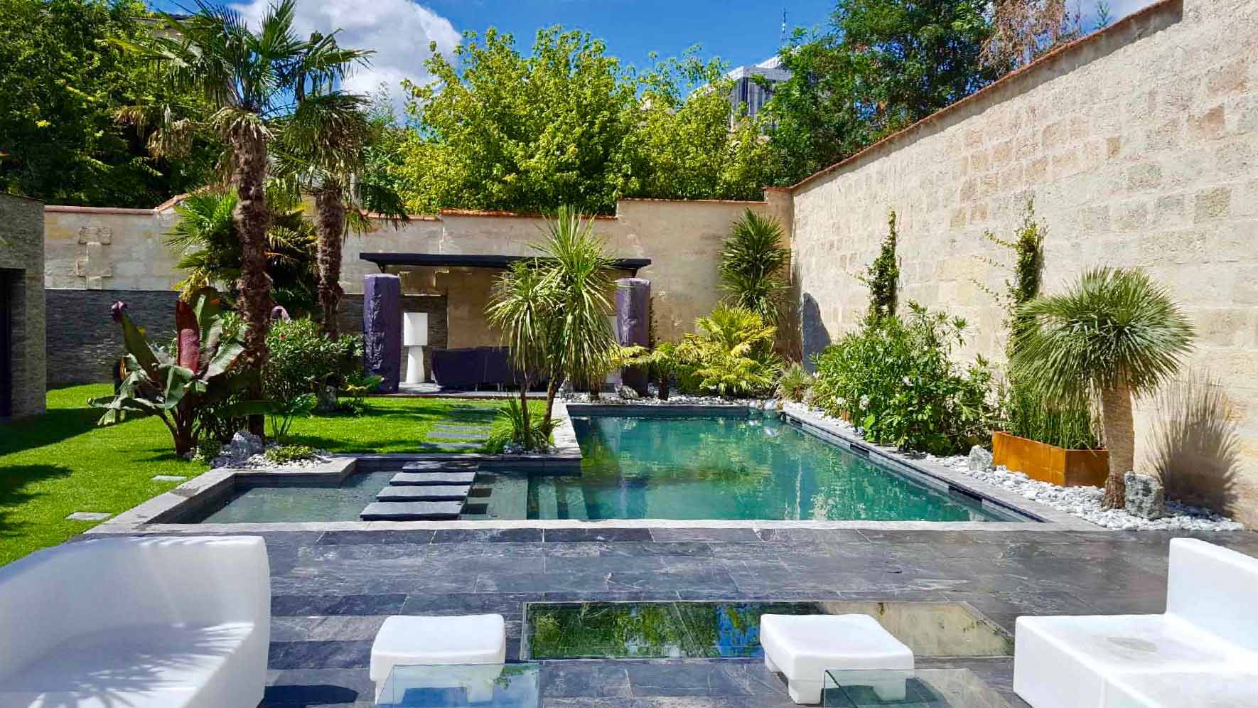 Piscines contemporaines piscines béton style bassin ancien avec jardin exotique