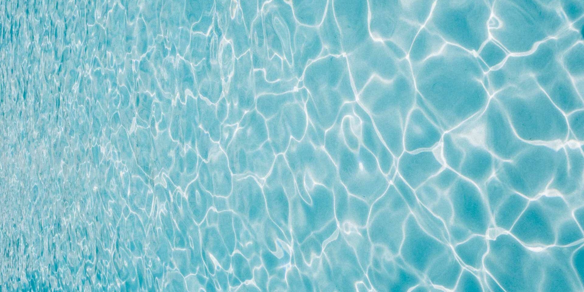 piscine-beton-arme-monobloc-couleur-eau-piscine-leaderpool piscine en béton armé monobloc