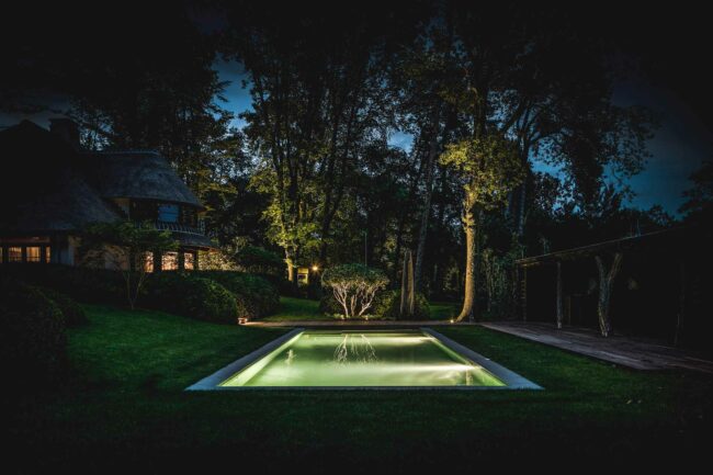 piscine-beton-pays-bas-revetement-naturel-forme-classique-piscine-luxe-leaderpool